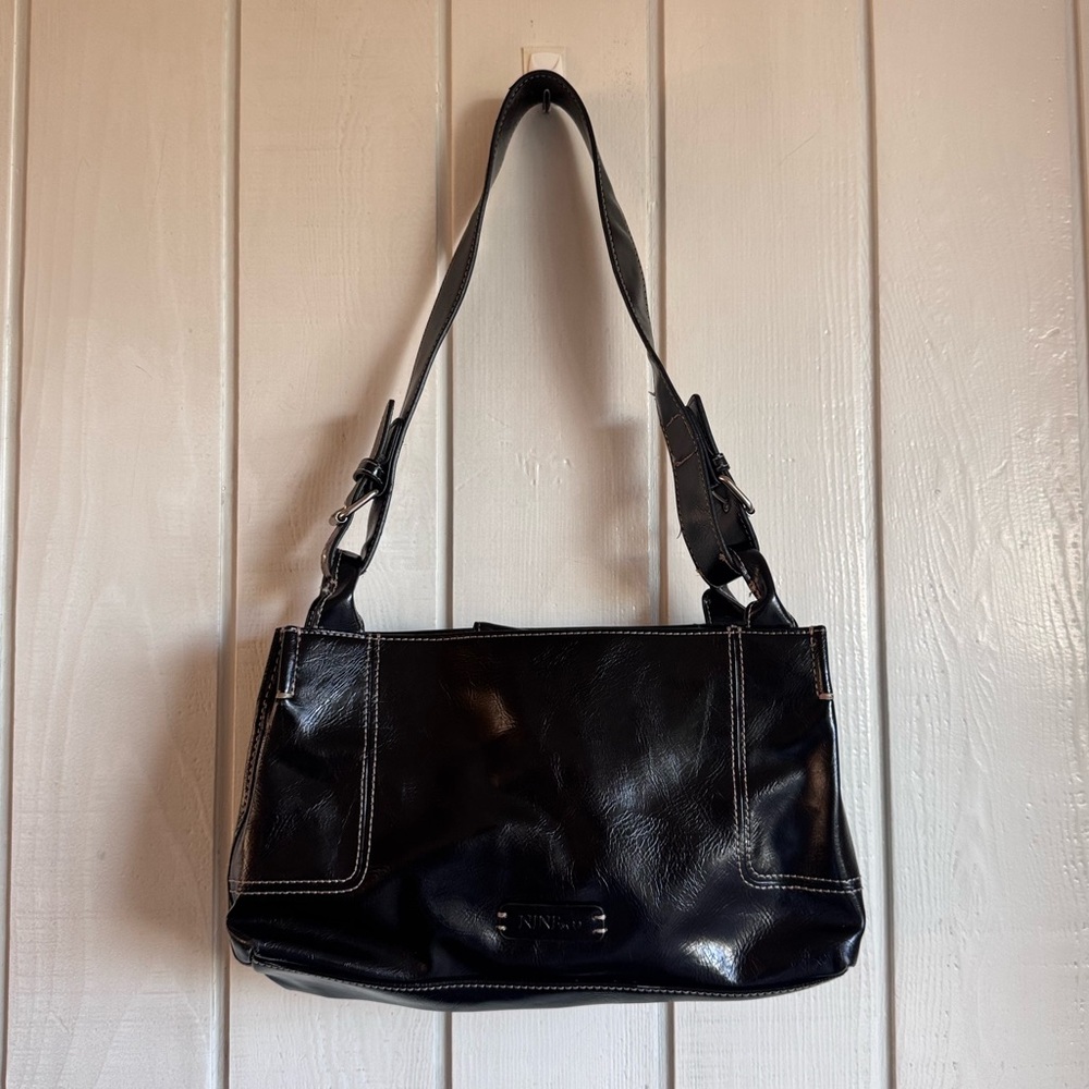 Vintage Nine & Co. Black Leather Shoulder Bag